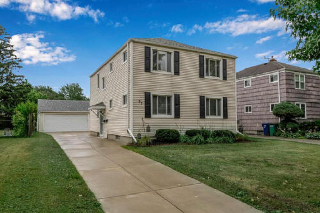 Gorgeous 2 Queen Bedroom Lower Apartment In North Buffalo With Free Driveway Parking Exteriör bild