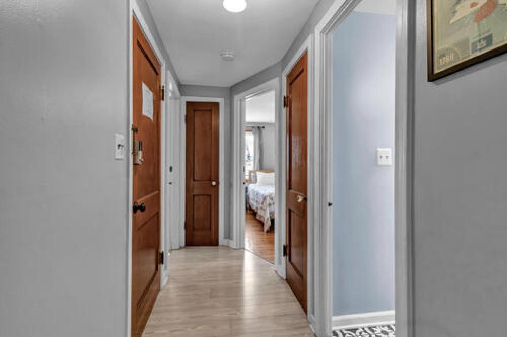 Gorgeous 2 Queen Bedroom Lower Apartment In North Buffalo With Free Driveway Parking Exteriör bild