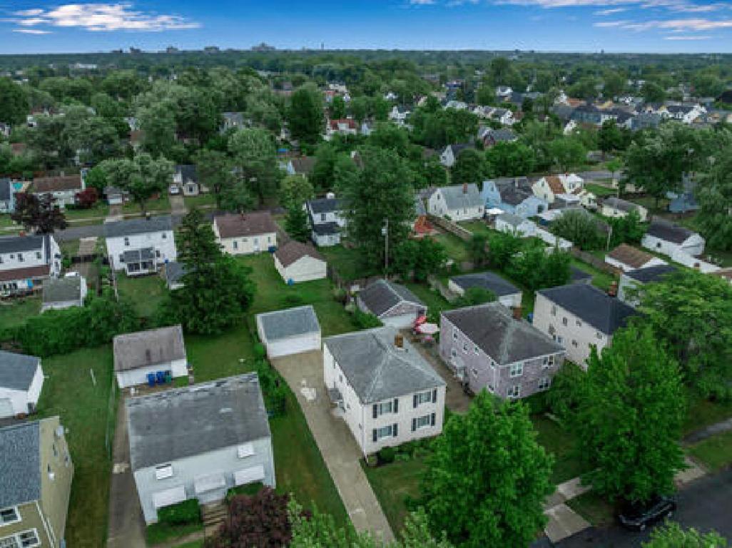 Gorgeous 2 Queen Bedroom Lower Apartment In North Buffalo With Free Driveway Parking Exteriör bild