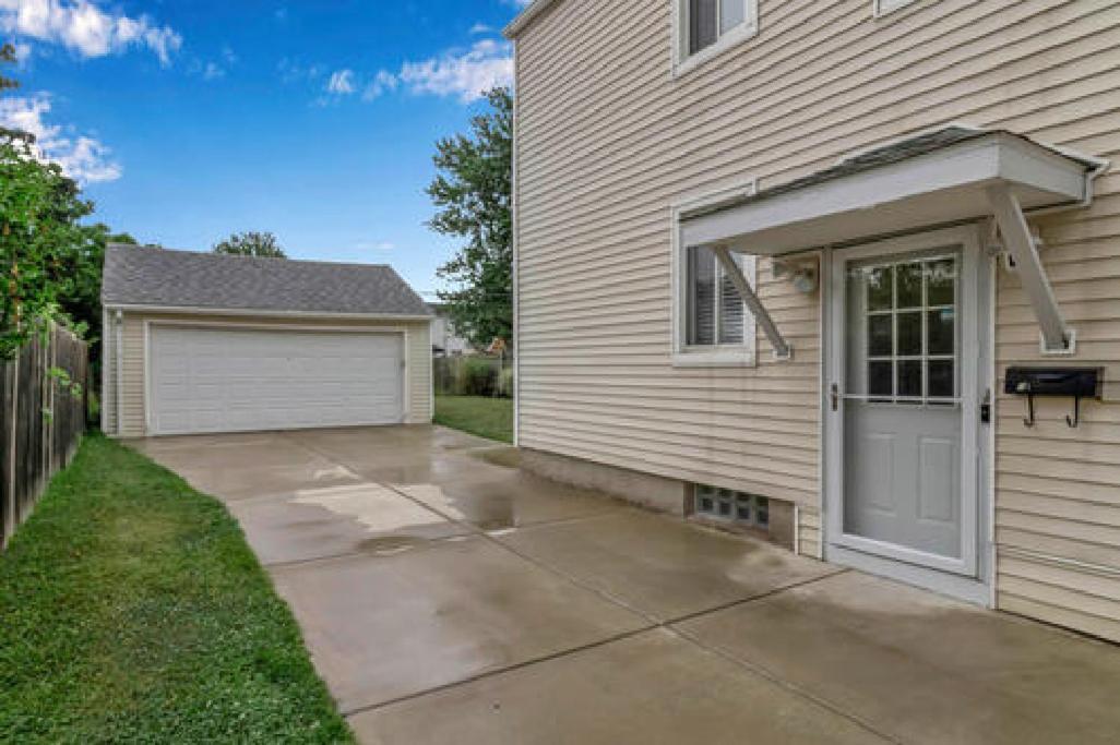 Gorgeous 2 Queen Bedroom Lower Apartment In North Buffalo With Free Driveway Parking Exteriör bild